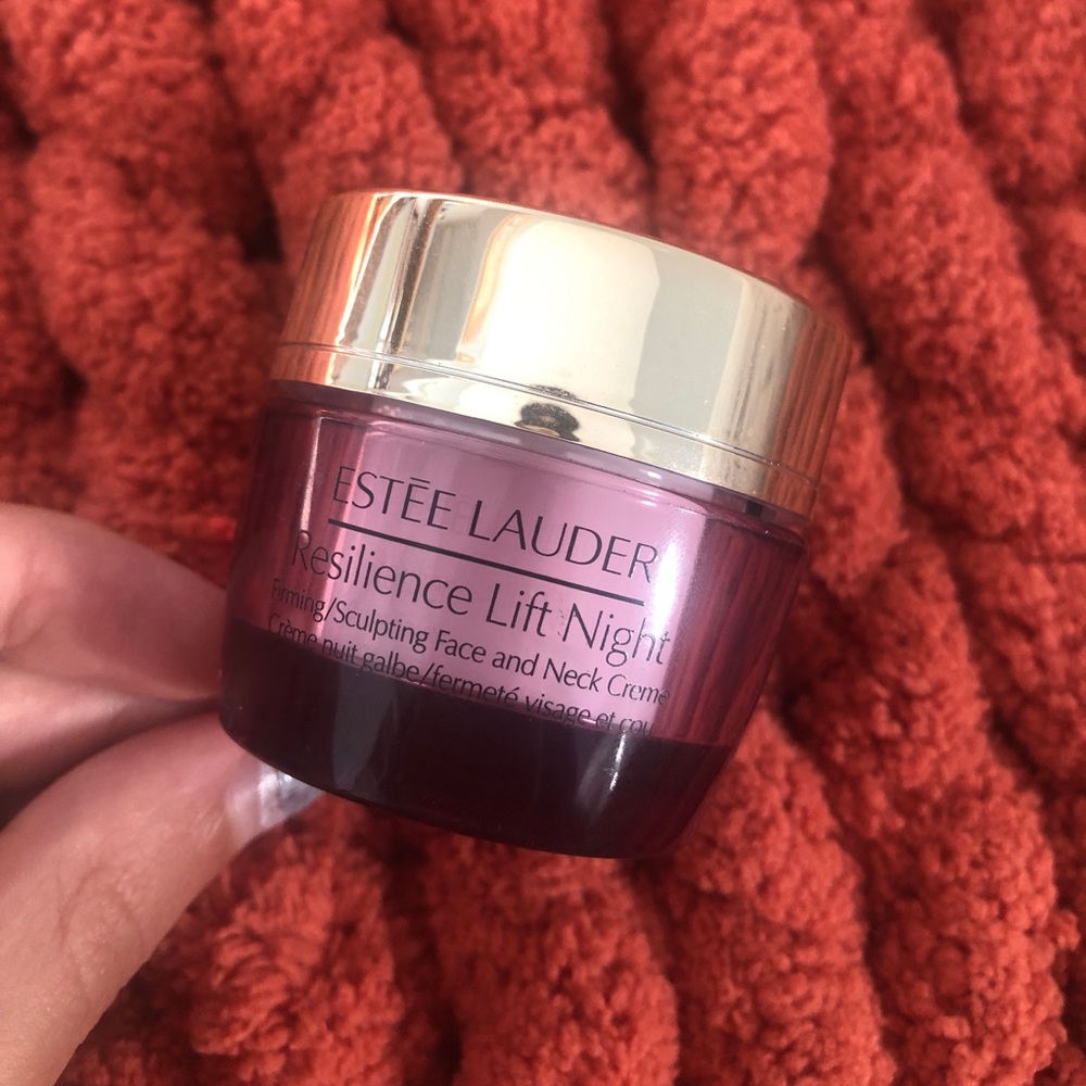 Estée Lauder resilience lift night skincare